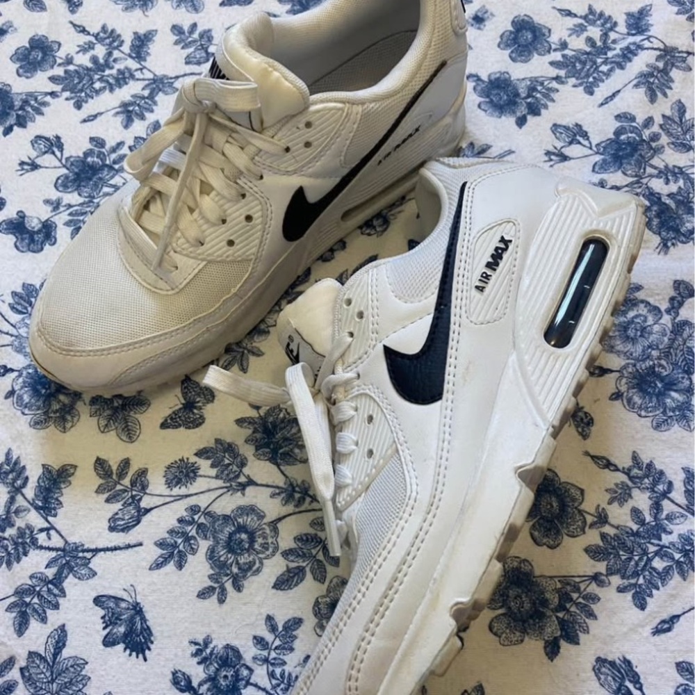 Women’s Nike Air Max 90 Sneakers